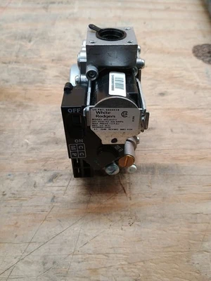 Modine 5H80681 Gas Valve 24v - Image 1 of 4