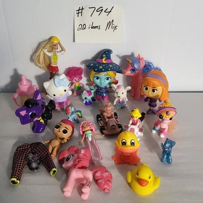 Lote de 22 piezas de juguetes muñeca figura juego Barbie Hello Kitty My Little Pony Troll Foto 1 de 4