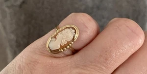 Vintage 10k Yellow Gold 3gm Dainty Carved Shell Oval Portrait Cameo Ring 5-1/4 - Picture 1 of 24