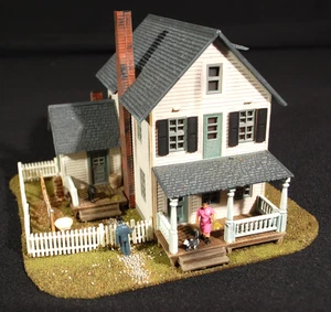 Country Farm House HO 1:87 Scale Built & Painted Building Structure w/Figures - Picture 1 of 12