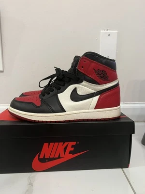 Bred Toe Jordan 1 Foto 1 de 4