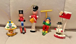 Vintage gemischter kleiner handgefertigter handbemalter Holz Weihnachtsschmuck 1980-1990er - Bild 1 von 23