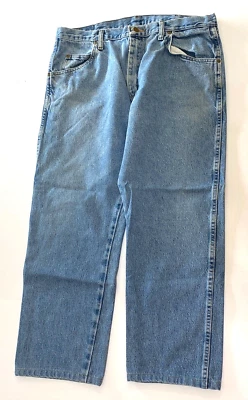 Pantalones de mezclilla Wrangler de corte regular para hombre talla 38 x 27 96J01DS/96501DS - EN MUY BUENA CONDICIÓN Foto 1 de 4