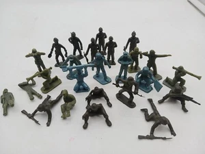 Vintage MARX 45mm 1st & 2nd Series Camp GI's w/ Air Force WWII Figures 25 pc LOT - Picture 1 of 6
