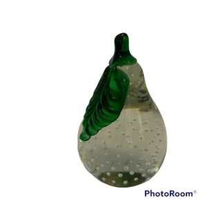 Pisapapeles Arte Vidrio Transparente Verde Pera Tallo Hoja Burbujas Controladas 3 3/4" Fruta - Imagen 1 de 12