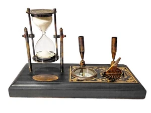 Soporte para bolígrafo personalizable con reloj de arena y brújula - Organizador de escritorio hecho a mano - Imagen 1 de 3