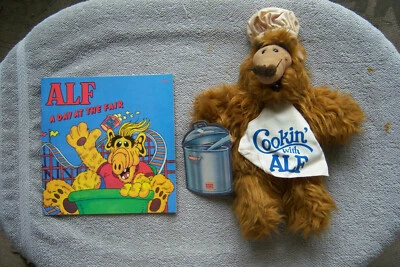 ALF PELUCHE PELUCHE MARIONETA JUGUETE Y UN DÍA EN LA FERIA LIBRO DE TAPA BLANDA Burger King 1988 Foto 1 de 4