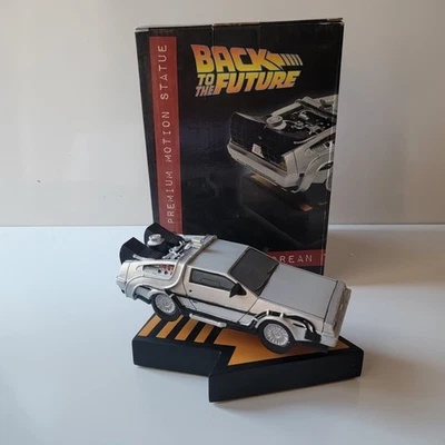 Estatua de Regreso al Futuro DeLorean de Fábrica Shakems Movimiento Premium Foto 1 de 4