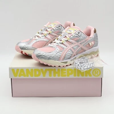 1203A865-702 VANDY THE PINK atmos Asics Gel-Nimbus 10.1 Strawberry Cream (Hom... - Imagen 1 de 4