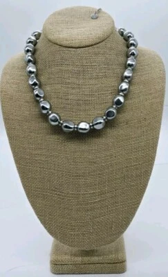 Collar TALBOTS Cuentas Gris Tono Plata Gruesas Cuentas Asimétricas 20" Foto 1 de 4