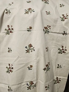 Vintage Embroidered 63 In X 54 In Ivory Table Cloth W/defect - Picture 1 of 7