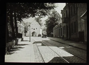 VINTAGE Magic Lantern Slide NORWAY TOUR NO17 C1950 PHOTO BERGEN STREET SCENE ? - Picture 1 of 2