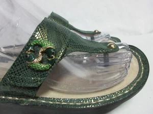 Alegria Carina ausgefallene Flip-Flop-Sandalen mit Fischanhänger. Grün.Schlangenmuster Gr.36. - Bild 1 von 10