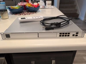 Ubiquiti Networks 10G SFP+ Enterprise Security Gateway und Netzwerk App (UDM-PRO) - Bild 1 von 4