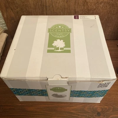 Calentador de aceite de cera Scentsy LITTLE GARDEN Suculentas personalizables / Retirado Foto 1 de 4