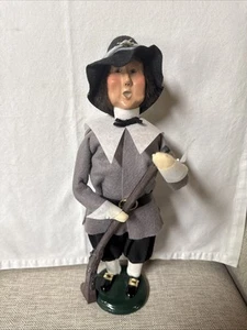 Byers Choice Caroler Thanksgiving Pilgrim Man Holding Gun Hunting Rifle 13" Tall - Picture 1 of 23
