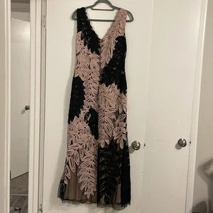 JS Collection Leaf Embroidered long Gown 8 EUC - Picture 1 of 4