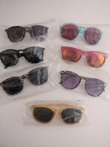 Classic Retro Style Happy Hour Unisex Sunglasses - Picture 1 of 4