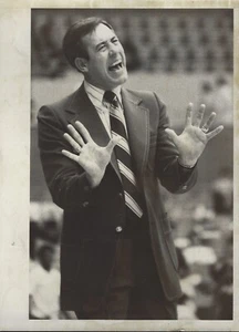 1975 C.M. Newton Alabama Vanderbilt HOF Coach Original Type 1 8x10 Press Photo - Picture 1 of 2