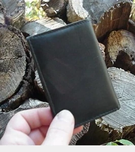 MENS BLACK LEATHER "FEATHERWEIGHT" BIFOLD WALLET 760 - Picture 1 of 1