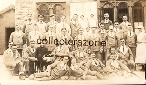 Postal con foto real de soldados británicos heridos y enfermeras del hospital Blues de la Primera Guerra Mundial - Imagen 1 de 2