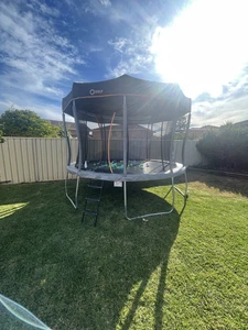 Vuly trampoline large near brand new - Picture 1 of 4