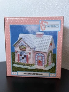 Decoración de casa iluminada de porcelana The Traditions Collection de Wang's International - Imagen 1 de 10