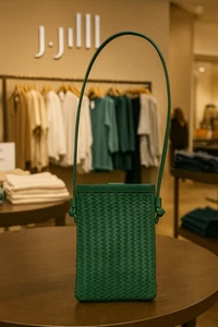 Bolso de hombro cruzado de cuero verde tejido y grano de guijarro J. Jill - Imagen 1 de 10