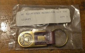 MIP NOS versiegelt AC Rochester Medaillon Schlüssel Lasche Schlüsselanhänger Ring Messing & Leder - Bild 1 von 2