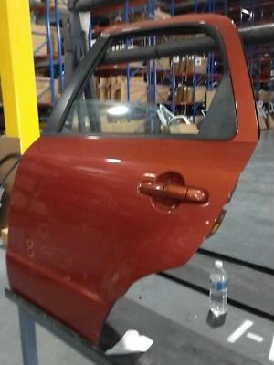 Conjunto de puerta trasera izquierda usado lado trasero se adapta a: 2011 Suzuki Sx4 eléctrico Htbk trasero Foto 1 de 4