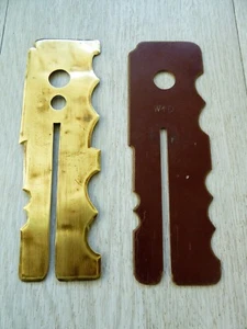 WW1 era BRASS BUTTON CLEANER & WW2 era WAR DEPARTMENT BAKELITE BUTTON CLEANER - Picture 1 of 3