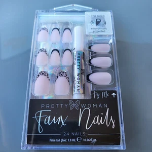 Juego de 24 uñas sintéticas Pretty Woman con pegamento en tonos rosa claro - Imagen 1 de 1