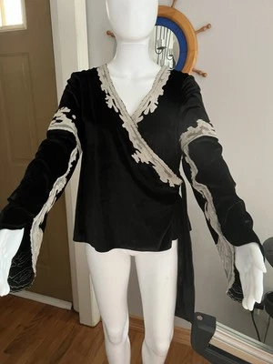 Top de terciopelo con corbata envolvente grande Sacred Threads Foto 1 de 4