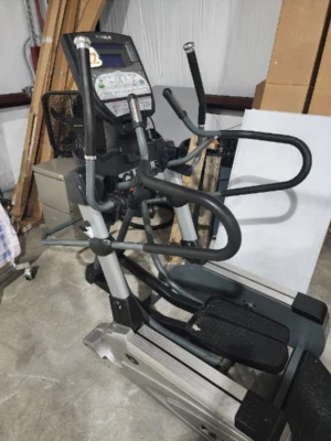 Elíptico True Fitness CS800, somente retirada local! - Imagem 1 de 4