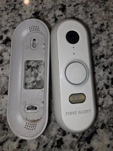 Resideo CAMW-WDB First Alert Pro VX1 HD Video Doorbell 5MP Camera White - Picture 1 of 2