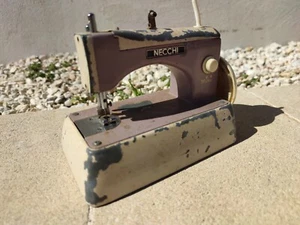 Vintage Macchina Da Cucire anni '70 Miniatura Necchi da Ristrutturare - Foto 1 di 7