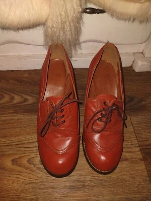 Zuecos de plataforma de madera de cuero marrón Sweet Steps de colección años 70 tacones 7,5 B Foto 1 de 4