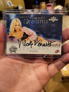 2017 Benchwarmer NICOLE BENNETT Dreamgirls SWEET DREAMS Black Foil Autograph 2/5 - Bild 1 von 2