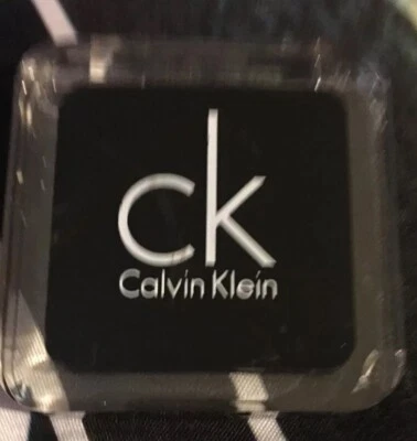 Sombra intensa Calvin Klein 116 creme baunilha olhar tentador ver descrição - Imagem 1 de 4