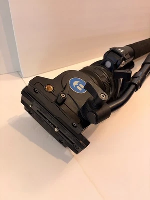 Cabezal de video Benro BV6H - carga máxima 13,22 lb / 6,0 kg y trípode A373T Foto 1 de 4