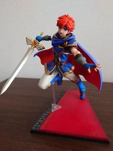 Roy Fire Emblem 1/7 Figure Used There is internal damage - Picture 1 of 24