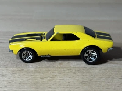 Chevy Camaro 1982 '67 Hot Wheels de colección - amarillo/negro - elevadores de capó Foto 1 de 4
