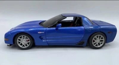 Hasbro Transformers Alternators 1:24 Tracks Chevrolet Corvette Z06 Complete - Image 1 of 4