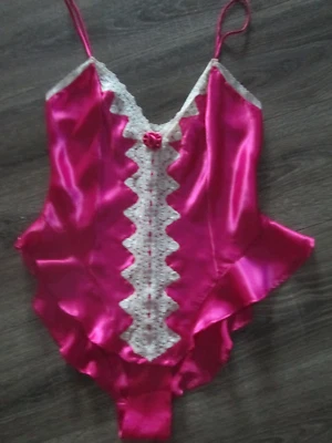 💕RARO~~Gold Label Victorias Secret Rosa Poliéster BODY DE RENDA Lingerie Pequena - Imagem 1 de 3