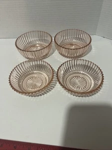 Servizio in vetro rosa depressione vintage ciotola multiuso diametro 4,5" E 4" set di 4 - Foto 1 di 3