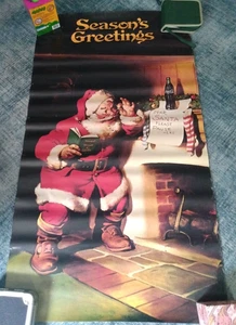 Vintage Season's Greetings Coca Cola Weihnachtsmann Laden Display Poster 27" x 49" - Bild 1 von 11