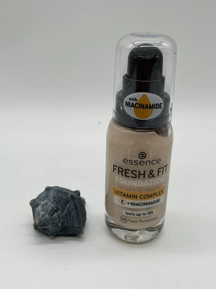 Essence Fresch& Fit Foundation Vitamin Complex E Niacinamide 05 Freh Porcelaine