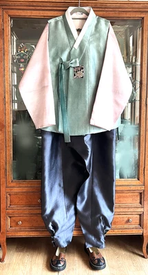 Conjunto Hanbok de Seda L-XL Tradicional Coreano Para Hombre-Top Rosa Como Nuevo Chaleco Pantalones Carbón Foto 1 de 4