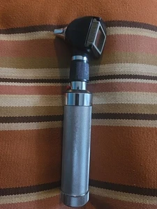 Welch Allyn 25020 Otoscope Head with 71670 Rechargeable With Battery Handle - Picture 1 of 7