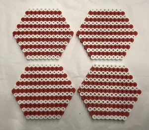 4er Set Perler Perlen Kunst Sechseck Untersetzer 2,5" Höhe x 3" Breite Streifen Hergestellt von Sam - Bild 1 von 5